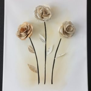 toile et 3 roses en papier recyclé