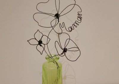 compo vase de 3 roses en papier recyclé